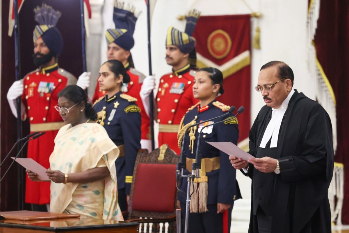 Haryana News: हिसार के बेटे ने रचा इतिहास, बने देश के 53वें चीफ जस्टिस, देखें शपथ ग्रहण की झलकियां