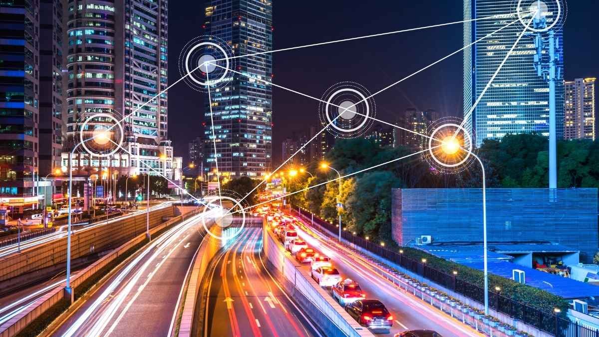 दिल्ली-NCR में अब एक्सप्रेसवे के दोनों तरफ बनेगी 5 नई स्मार्ट सिटी, 700 से ज्यादा गाँवों की किस्मत चमकेगी!