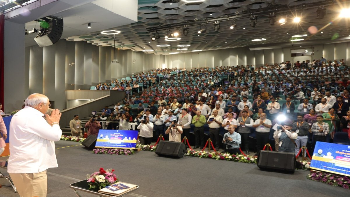 गुजरात में 13 लाख छात्रों के खातों में एक साथ पहुंचे 370 करोड़, सीएम भूपेंद्र पटेल ने DBT से दी छात्रवृत्ति