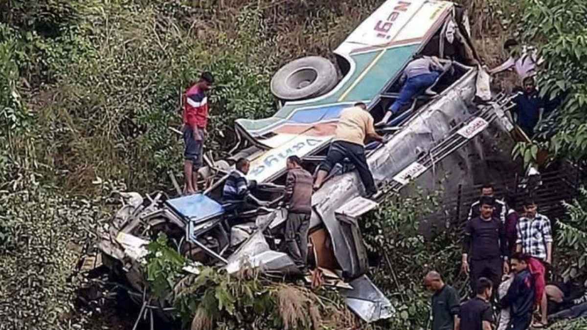 अरुणाचल के अंजॉ में खाई में गिरा मजदूरों से भरा ट्रक, कई मजदूरों की मौत