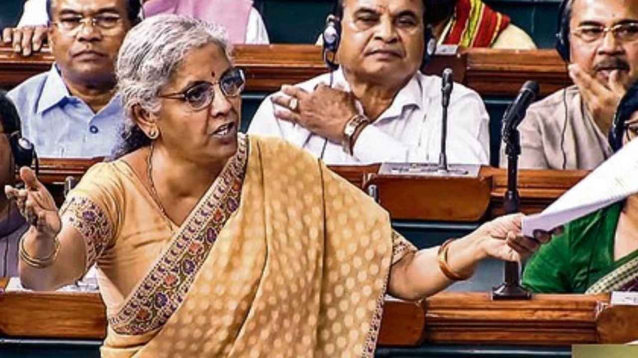 सीमा शुल्क प्रणाली में बड़े बदलाव की आहट: बजट 2025 में आ सकता है सबसे बड़ा कस्टम रिफॉर्म, वित्त मंत्री ने दिए संकेत