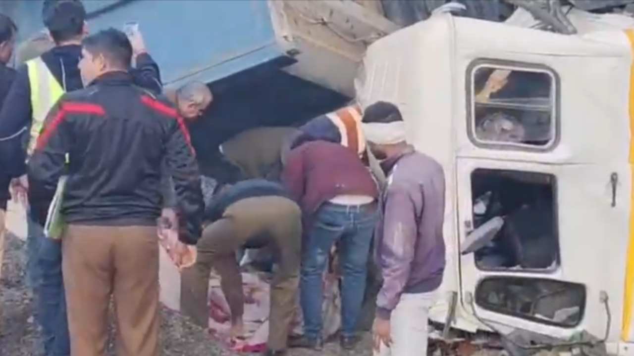 नारनौल में NH-148B पर भीषण हादसा: फ्लाईओवर से गिरा डंपर, चालक प्रदीप की मौके पर मौत