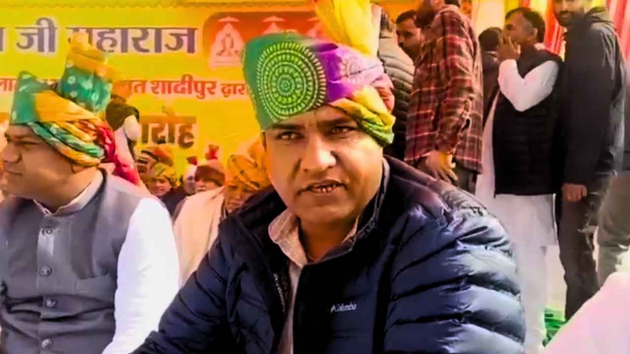 शादीपुर में गरजा मंच: सरपंच नेता का विधायक विनेश फोगाट पर हमला, संत रामपाल को ‘किसान जीवन रक्षक अवॉर्ड’