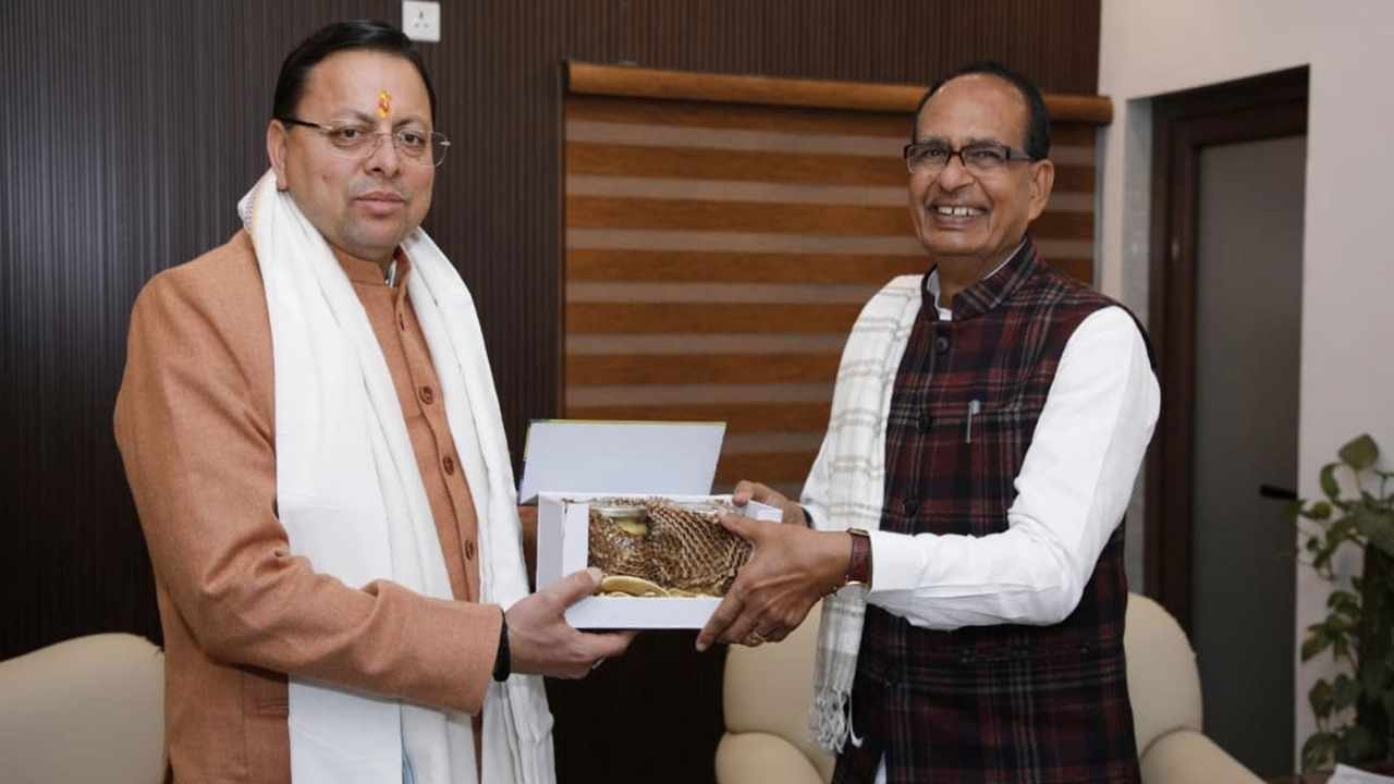 आपदा के बाद उत्तराखंड को बड़ी राहत: धामी–चौहान बैठक में 1,700 करोड़ की ग्रांट मंजूर, 946 सड़कें और 15 पुल बनेंगे फिर से