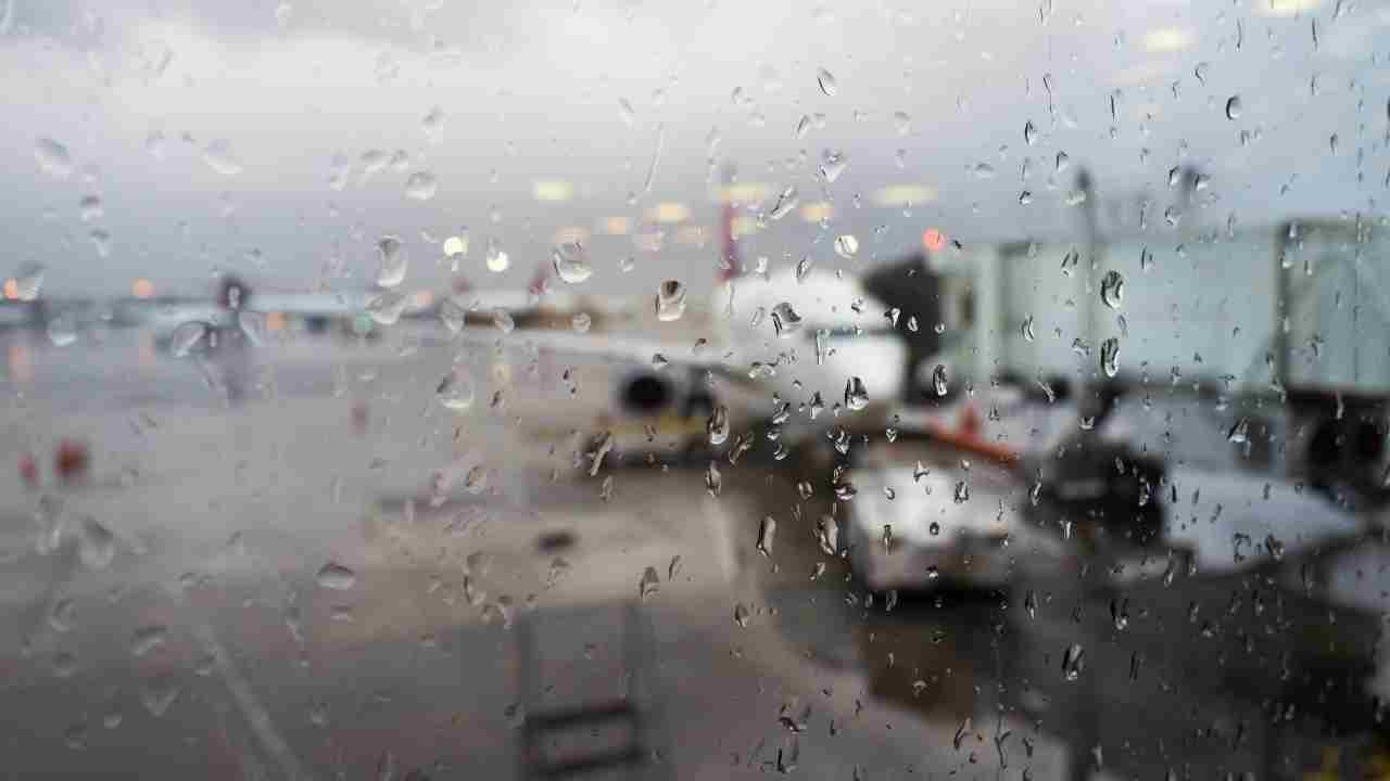 UP Weather Alert: यूपी में बारिश के बाद अब 'सफेद आफत' आई, 60 जिलों में कोहरे का तांडव! 2 फरवरी से फिर पलटेगा पासा