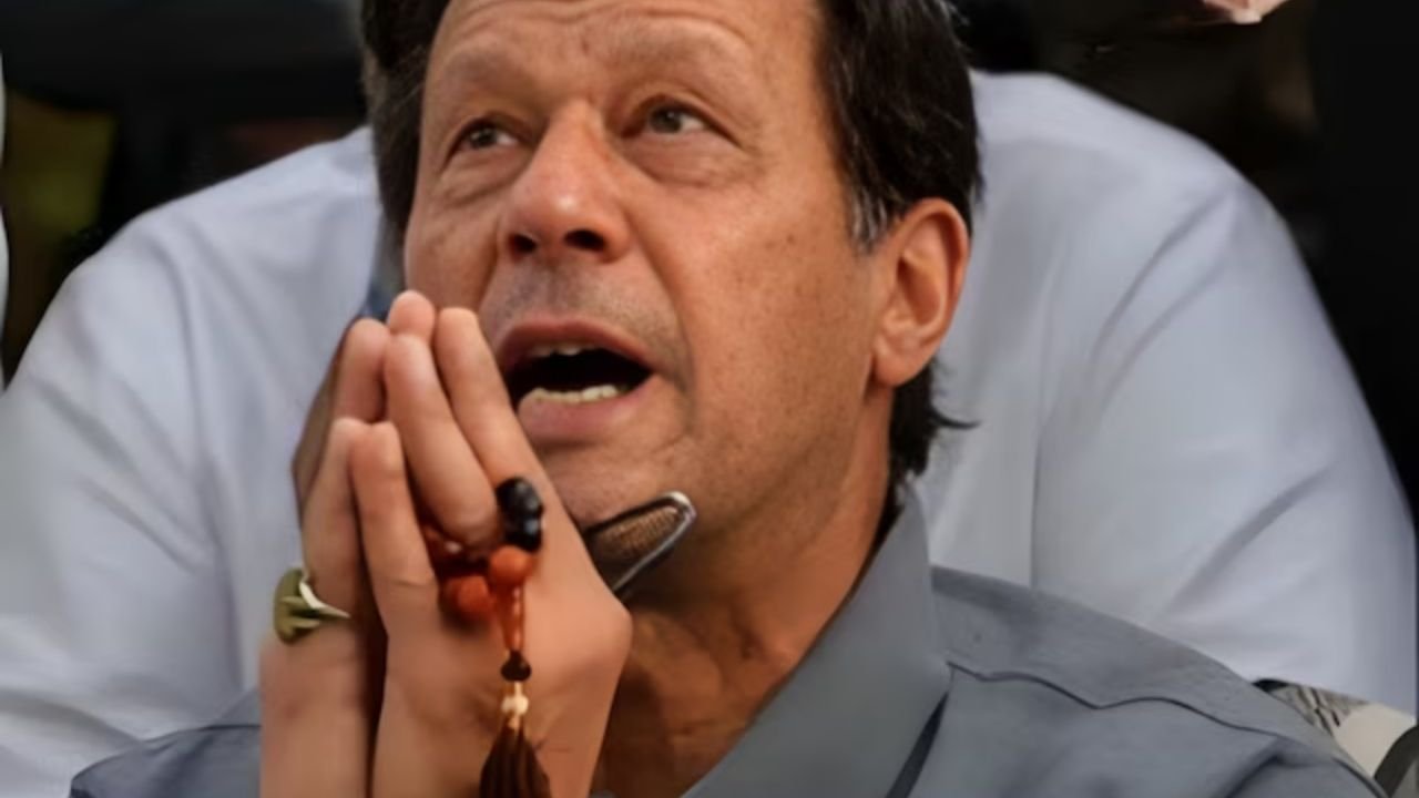 Imran Khan Health Crisis: क्या जेल की कालकोठरी में खो रही है इमरान की आंखों की रोशनी? 90 मिनट का 'हाई-वोल्टेज' मेडिकल टेस्ट और सोमवार को सुप्रीम कोर्ट का बड़ा फैसला!