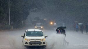 Weather Update: तेज बारिश और आंधी का तांडव, बेंगलुरु में मासूम की जान गई, 30 पेड़ गिरे