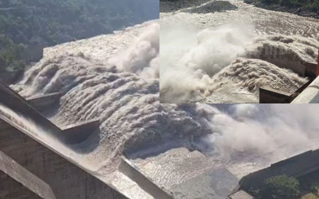 Attack by water: Opening of gates of Salal and Baglihar dams increased the risk of flood in Pakistan