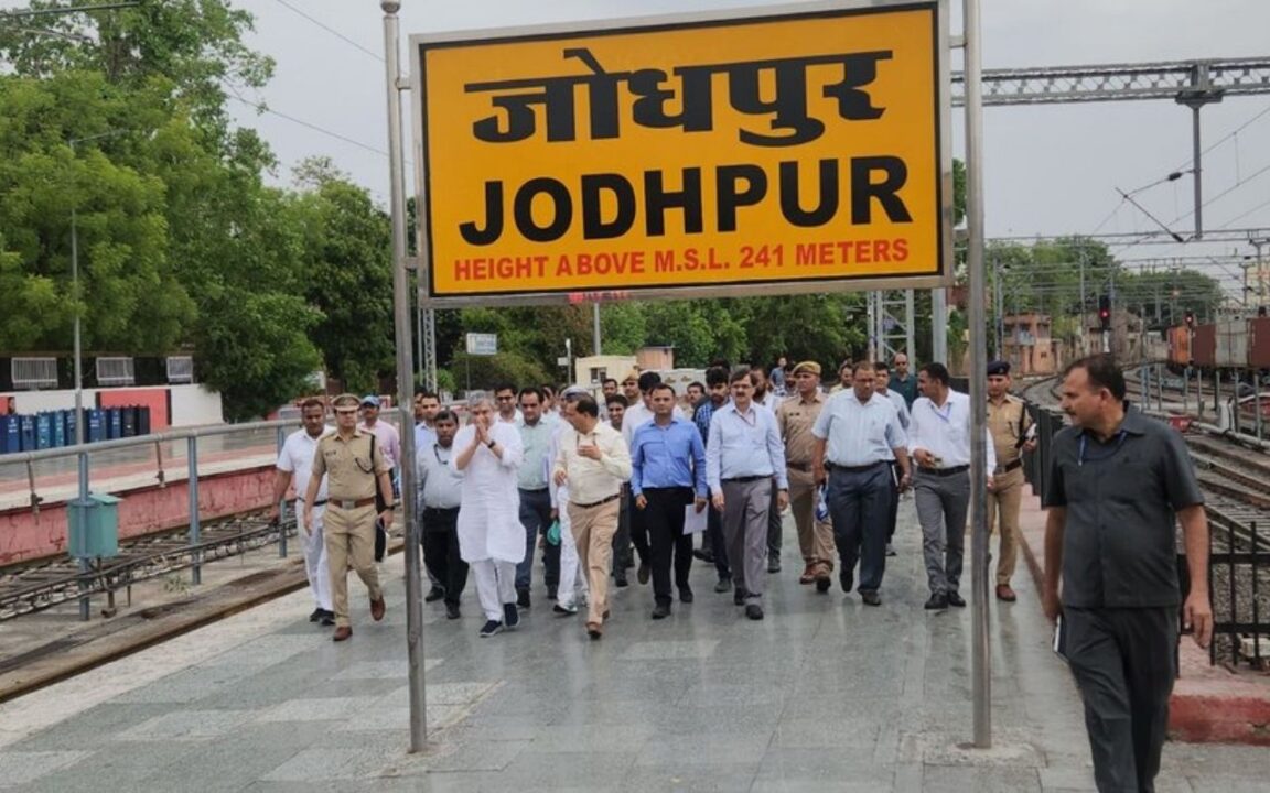 Home 10 Railway Minister Ashwini Vaishnav took stock of the redevelopment work of Jodhpur station