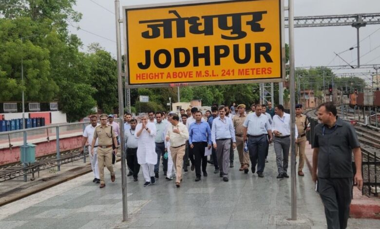 रेल मंत्री अश्विनी वैष्णव ने जोधपुर स्टेशन के पुनर्विकास कार्यों का लिया जायजा 1 Railway Minister Ashwini Vaishnav took stock of the redevelopment work of Jodhpur station
