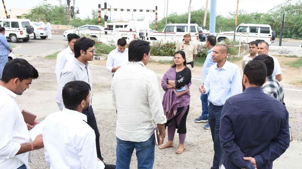 Preparations to deal with floods were reviewed, instructions were given to the officials