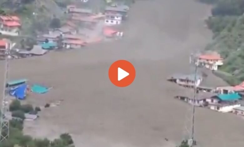 धराली, उत्तरकाशी में बादल फटने से भारी तबाही, वीडियो में कैद हुए दर्दनाक मंजर