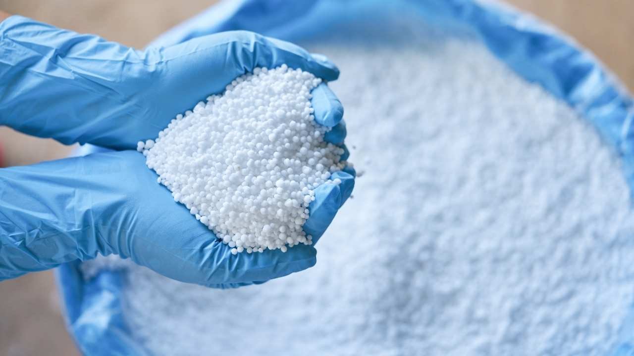 किसानों को यूरिया-डीएपी के साथ जबरन जिंक-कीटनाशक दिया तो होगी कार्यवाही, कृषि मंत्री ने दिए आदेश