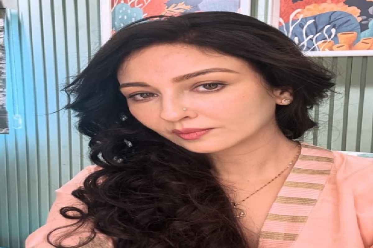 When questioned about her character in 'Dhurandhar', the actress gave a fitting reply, saying, "You won't find glamour here."