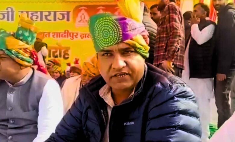 शादीपुर में गरजा मंच: सरपंच नेता का विधायक विनेश फोगाट पर हमला, संत रामपाल को ‘किसान जीवन रक्षक अवॉर्ड’