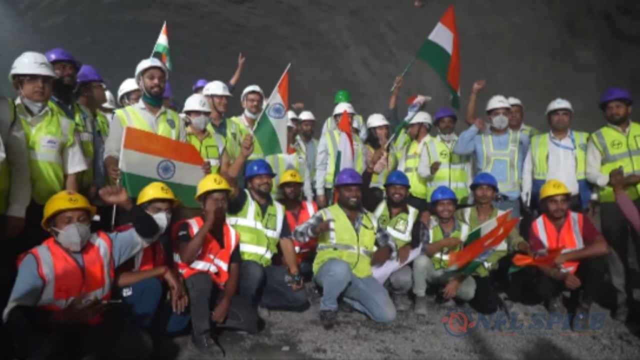 पालघर में 1.5 किमी बुलेट ट्रेन टनल पूरी होने पर खुश श्रमिक
