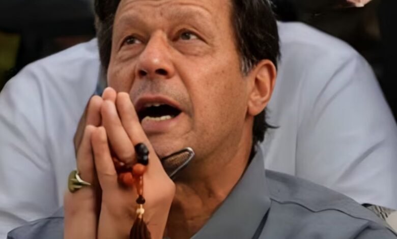 Imran Khan Health Crisis: क्या जेल की कालकोठरी में खो रही है इमरान की आंखों की रोशनी? 90 मिनट का 'हाई-वोल्टेज' मेडिकल टेस्ट और सोमवार को सुप्रीम कोर्ट का बड़ा फैसला!