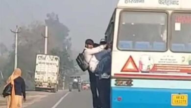Tohana Roadway Bus Danger: टोहाना में मौत का सफर! बसों पर लटके छात्र, प्रशासन और रोडवेज में ठनी