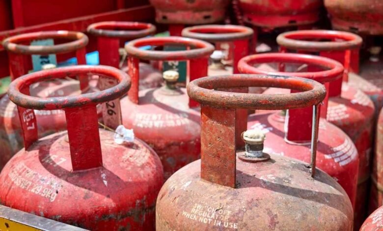 LPG crisis threatens Tamil Nadu, warns of closure of 1 lakh restaurants in 48 hours