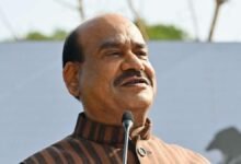 स्पीकर बिरला पर विपक्ष का नरम रुख: तारीफ के बीच माइक बंदी और लोकतंत्र बचाओ की पुकार!