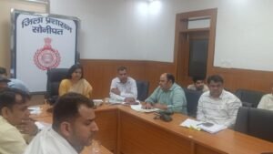 मानसून से पहले सोनीपत प्रशासन अलर्ट, जलभराव रोकने और HTET तैयारियों पर सख्त निर्देश 2 सोनीपत जिला प्रशासन जल निकासी, फायर सेफ्टी और एचटेट-2026 की तैयारियों की व्यापक समीक्षा करते हुए - फोटो साभार - सोनीपत डिप्रो